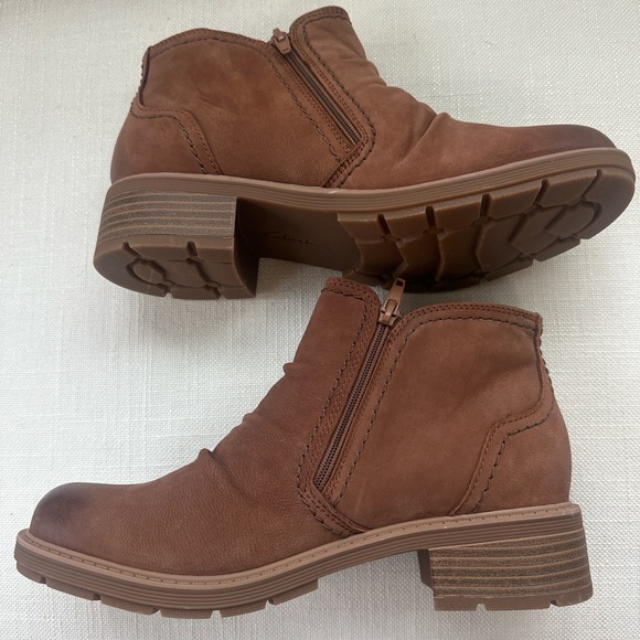 NEW Clarks Collection Brown Leather Ankle Boots Comfort Booties Womens 9 - Picture 10 of 11